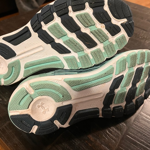 Women’s Under Armour size 9 - Picture 6 of 7